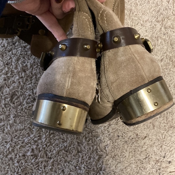 Leather boots. - Picture 4 of 7